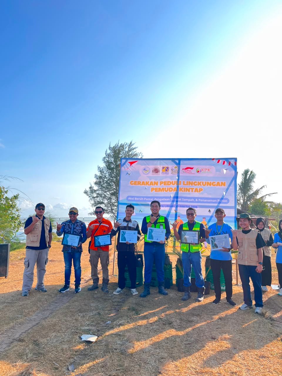 Cegah Abrasi, Puluhan Pohon Ditanam di Pesisir Pantai Lobsari